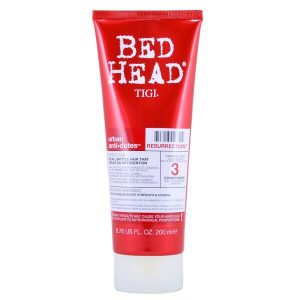 Voici un bon revitalisant pour tes cheveux mous et cassants. Prends ça!
