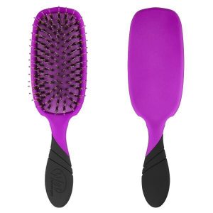 Tu veux démêler tes cheveux sans douleur et sans les abîmer? Prends ça!