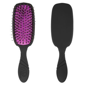 Tu veux démêler tes cheveux sans douleur et sans les abîmer? Prends ça!