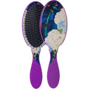 Tu veux démêler tes cheveux sans douleur et sans les abîmer? Prends ça!