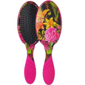 Tu veux démêler tes cheveux sans douleur et sans les abîmer? Prends ça!
