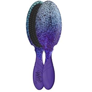 Tu veux démêler tes cheveux sans douleur et sans les abîmer? Prends ça!